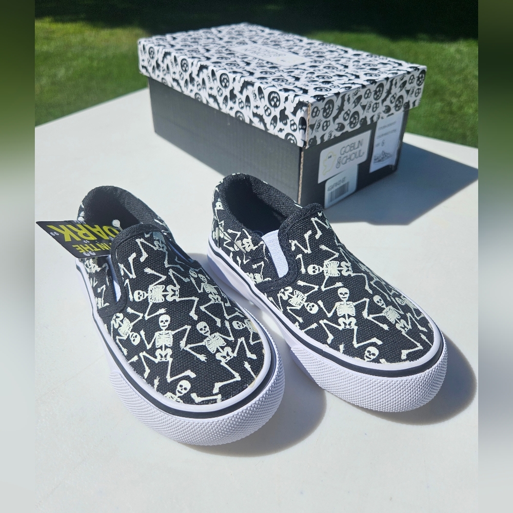 GOBLIN & GHOUL Toddler Skeleton Print Slip-on Shoes Size 6